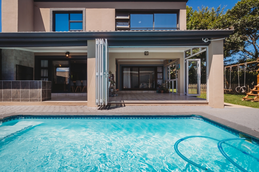 5 Bedroom Property for Sale in Panorama Western Cape